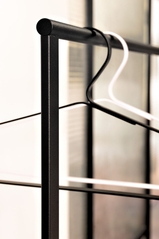 Slim Garderobenständer – Minimalistisches Design aus pulverbeschichtetem Metall