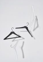 0122. / 0123. Kleiderbügel aus Massivholz: Eiche & Nussbaum – Stilvolle Garderobenlösung