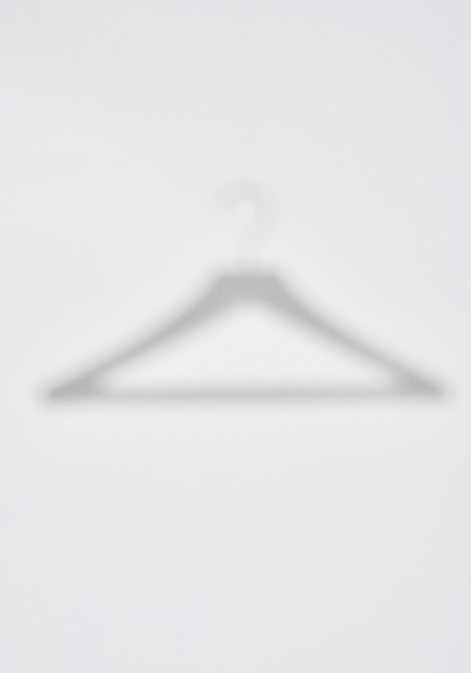 0122. / 0123. Kleiderbügel aus Massivholz: Eiche & Nussbaum – Stilvolle Garderobenlösung