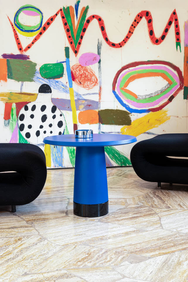 Amanita Beistelltisch: Moderner Design-Tisch aus Massivholz