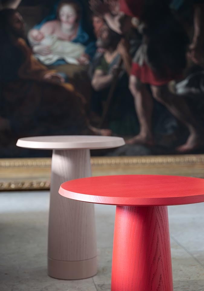 Amanita Beistelltisch: Moderner Design-Tisch aus Massivholz