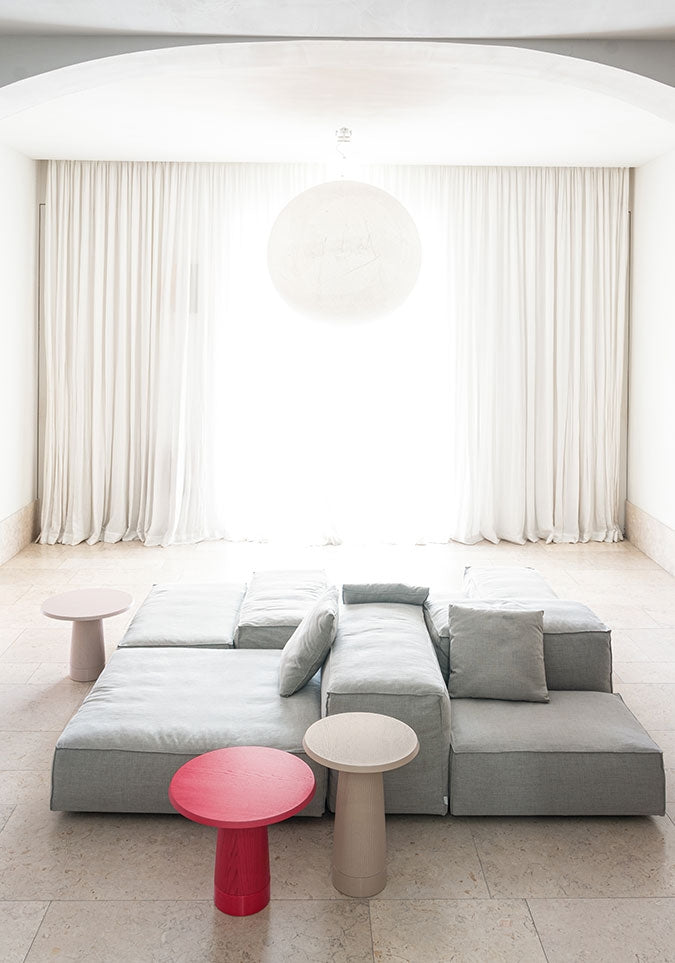 Amanita Beistelltisch: Moderner Design-Tisch aus Massivholz