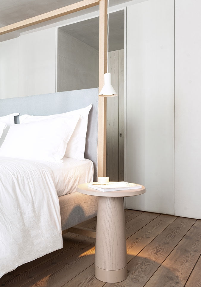 Amanita Beistelltisch: Moderner Design-Tisch aus Massivholz