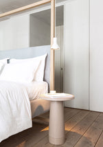 Amanita Beistelltisch: Moderner Design-Tisch aus Massivholz