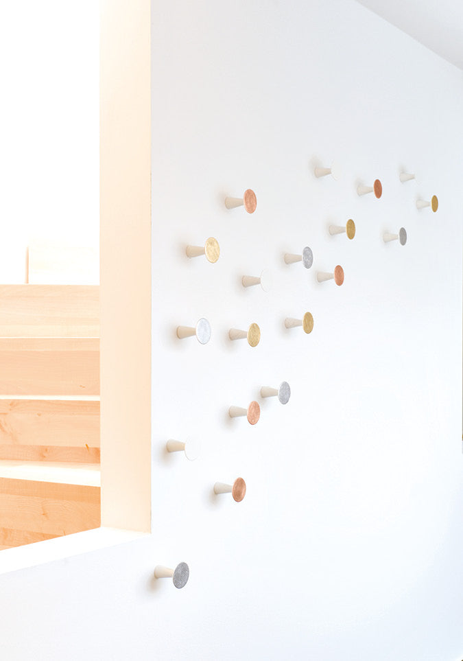 Edler Wandhaken CONE aus Massivholz – Gold, Silber & Kupfer Veredelung