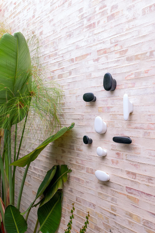 Enki Garderobenhaken: Massivholz Design & Praktische Aufbewahrung