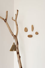 Enki Garderobenhaken: Massivholz Design & Praktische Aufbewahrung