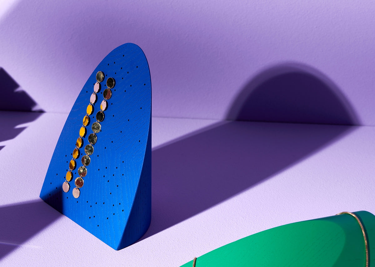 Nikara Schmuck-Präsentation – Eleganter Holz-Ständer für Ringe, Halsketten & Ohrringe