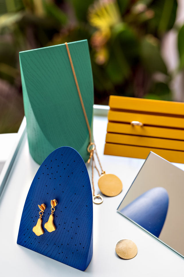 Nikara Schmuck-Präsentation – Eleganter Holz-Ständer für Ringe, Halsketten & Ohrringe