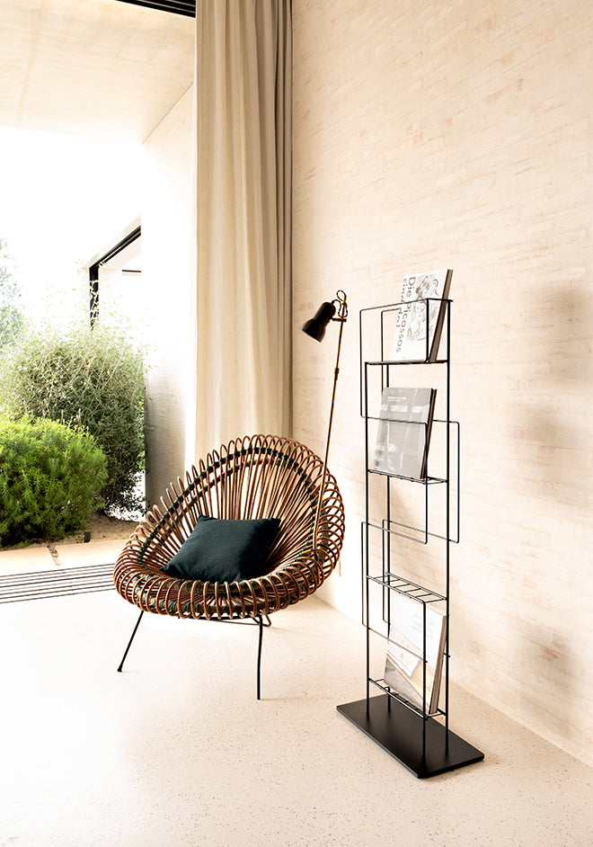 REVUE - Moderner Zeitungsständer & Wandhalter für stilvolle Präsentation