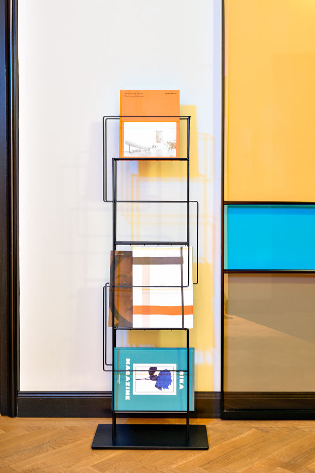 REVUE - Moderner Zeitungsständer & Wandhalter für stilvolle Präsentation