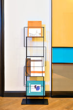 REVUE - Moderner Zeitungsständer & Wandhalter für stilvolle Präsentation