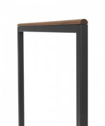 SKID Garderobenständer – Puristisches Design mit Kufenfuß und Nussbaum-Garderobenleiste