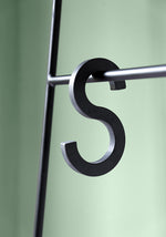 SWING Garderobenhaken: Hochwertiger Holz- oder HPL-Haken für stilvolle Ordnung