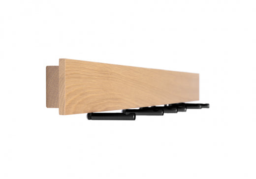 TRACE Wandgarderobe: Stilvolle Garderobe aus Massivholz mit verschiebbaren Haken