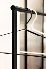 Slim Garderobenständer – Minimalistisches Design aus pulverbeschichtetem Metall