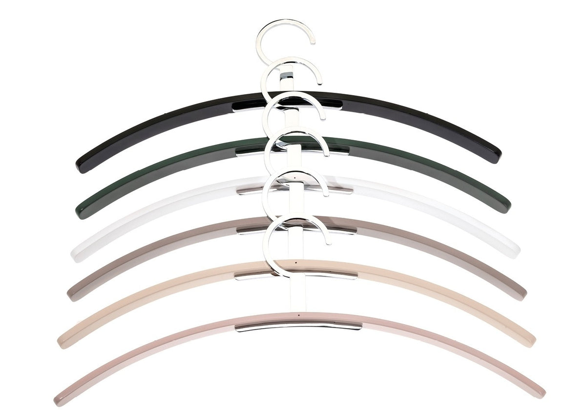 Kleiderbügel 0130. - Eleganz aus Nussbaumholz oder Lackfarben mit Metallhaken