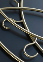 0150. Kleiderbügel: Eleganter Metall-Akzent für Garderoben