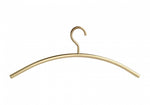 0150. Kleiderbügel: Eleganter Metall-Akzent für Garderoben