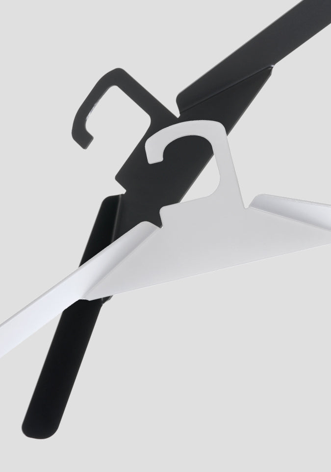 0200. Kleiderbügel – Platzsparend und Funktional