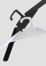 0200. Kleiderbügel – Platzsparend und Funktional