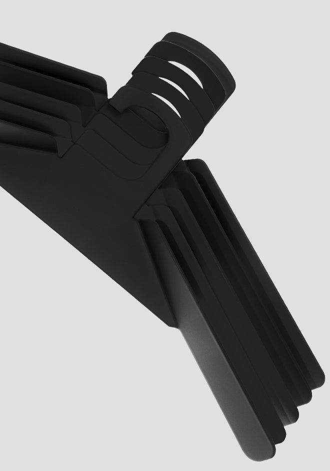 0200. Kleiderbügel – Platzsparend und Funktional