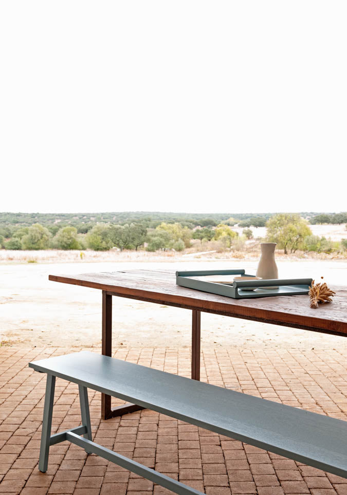 Alma Massivholzbank – Vielseitige Sitzgelegenheit & Beistelltisch