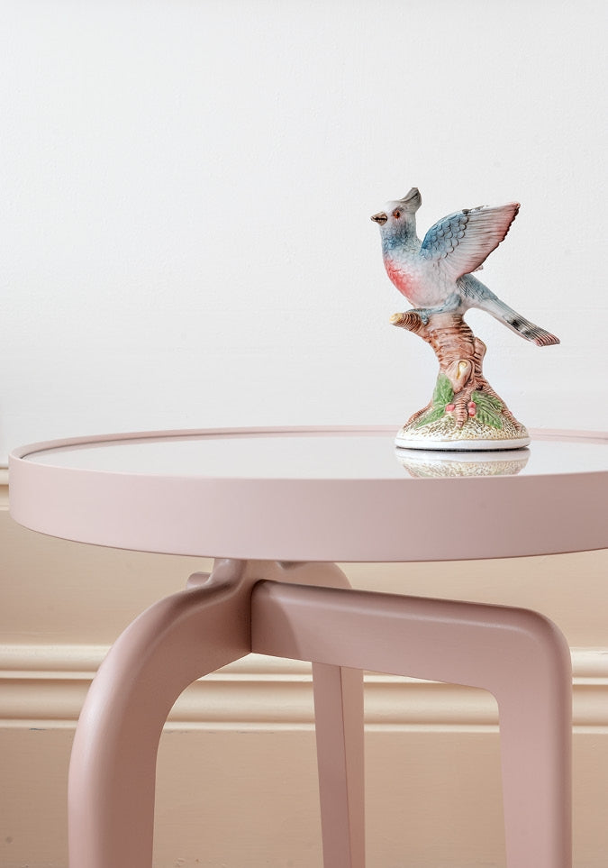 ANT Beistelltisch: Asymmetrisches Design mit Massivholzgestell & Rauchglasplatte