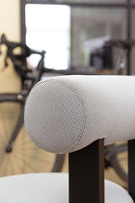 FAYE: Gemütlicher Sitzhocker & Sessel – Designmöbel für stilvolle Räume