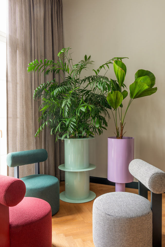 FAYE: Gemütlicher Sitzhocker & Sessel – Designmöbel für stilvolle Räume