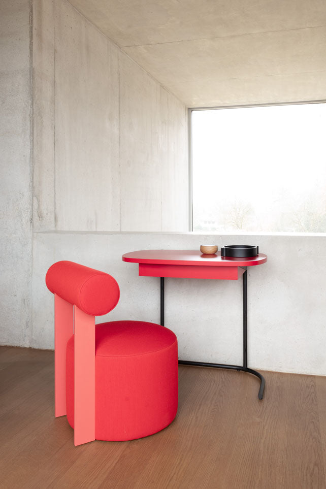 FAYE: Gemütlicher Sitzhocker & Sessel – Designmöbel für stilvolle Räume