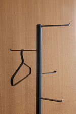 Pivot Garderobenständer: 360° drehbare Haken | Elegant & Funktional