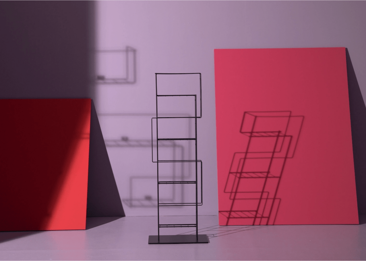 REVUE - Moderner Zeitungsständer & Wandhalter für stilvolle Präsentation