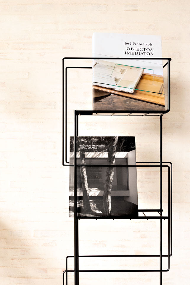 REVUE - Moderner Zeitungsständer & Wandhalter für stilvolle Präsentation