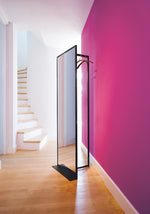 SKID Garderobenständer – Puristisches Design mit Kufenfuß und Nussbaum-Garderobenleiste