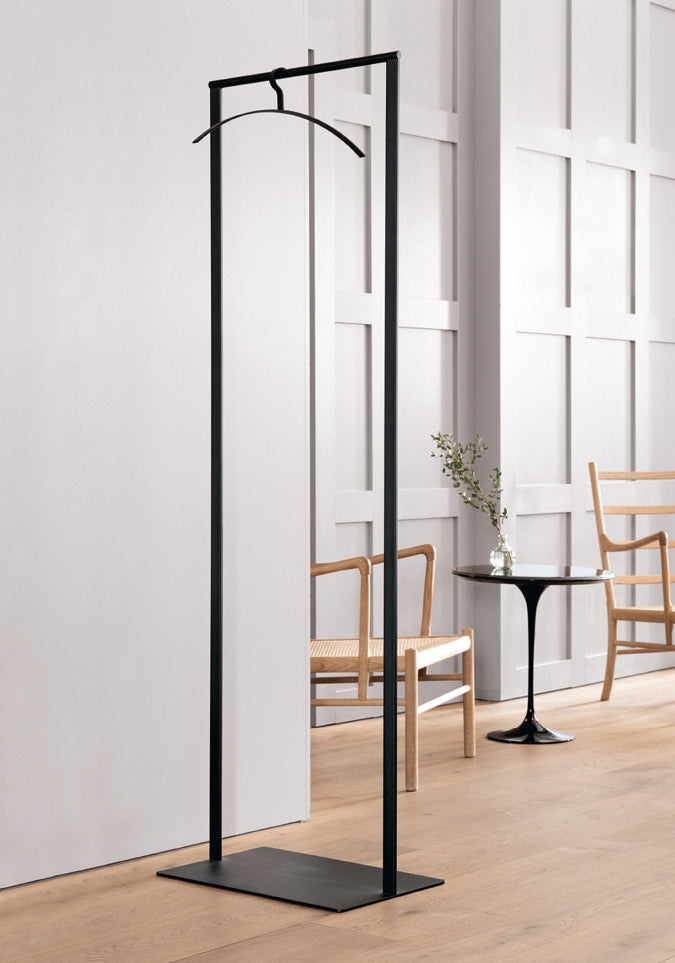 Slim Garderobenständer – Minimalistisches Design aus pulverbeschichtetem Metall