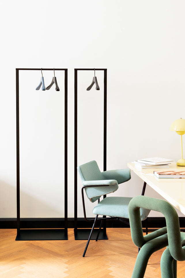 Slim Garderobenständer – Minimalistisches Design aus pulverbeschichtetem Metall