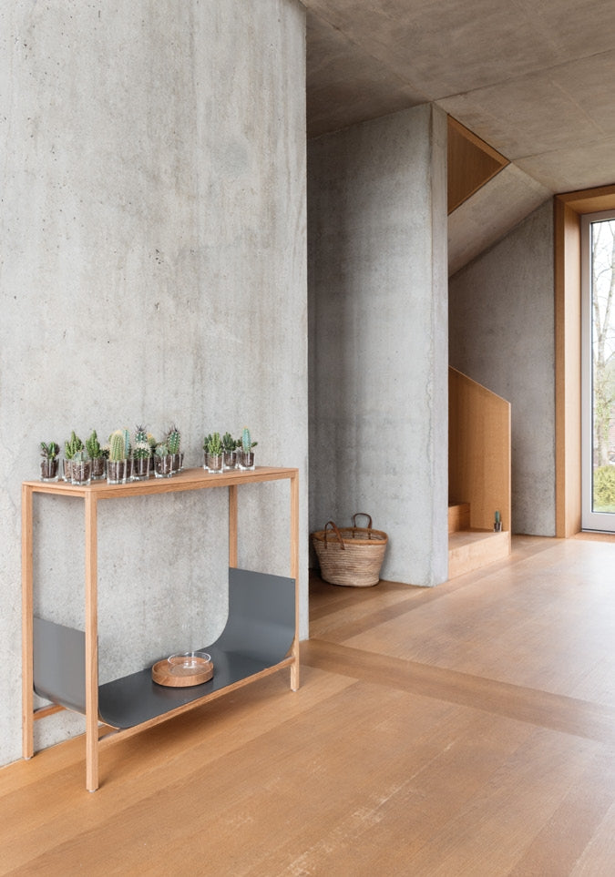 TUB Konsoltisch: Massivholz & Metall - Elegantes Design mit 2 Ablagen