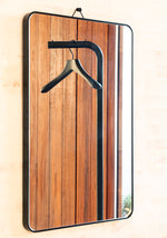 VIEW Wandspiegel: Eleganter Spiegel aus Massivholz Eiche – 1950er Design